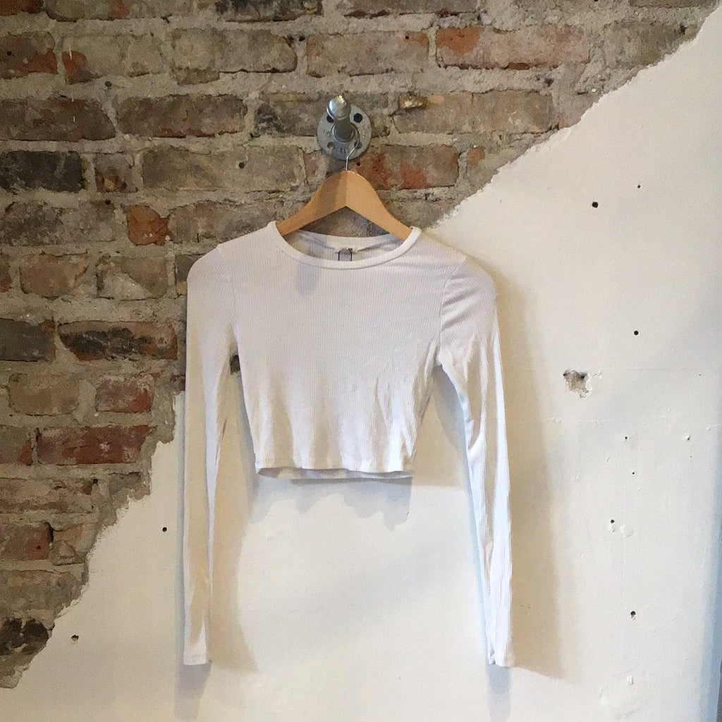 Garage l White cropped long sleeve l XSmall